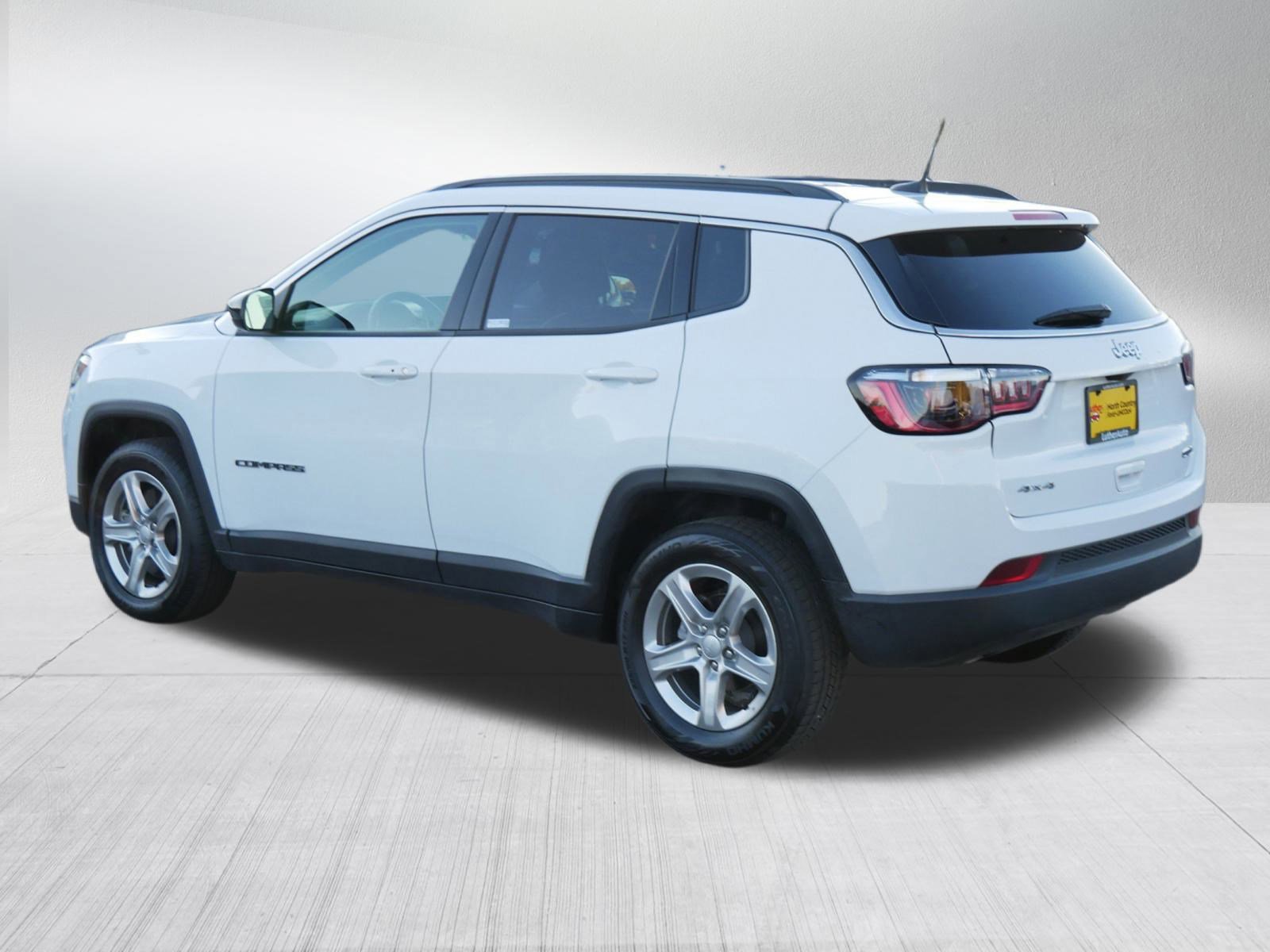 Used 2024 Jeep Compass Latitude image 3