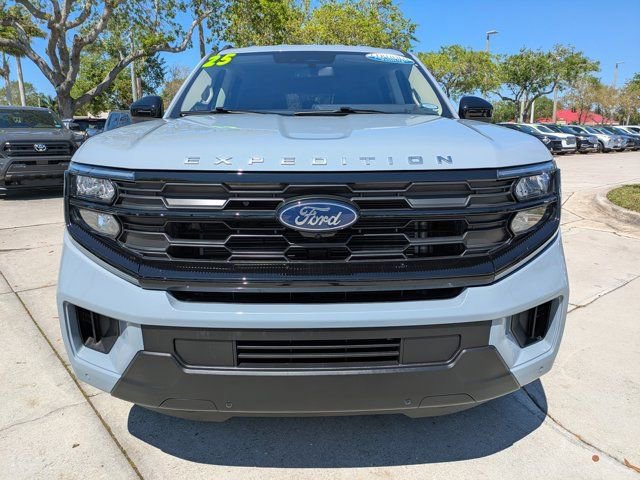 Certified 2025 Ford Expedition Active image 8