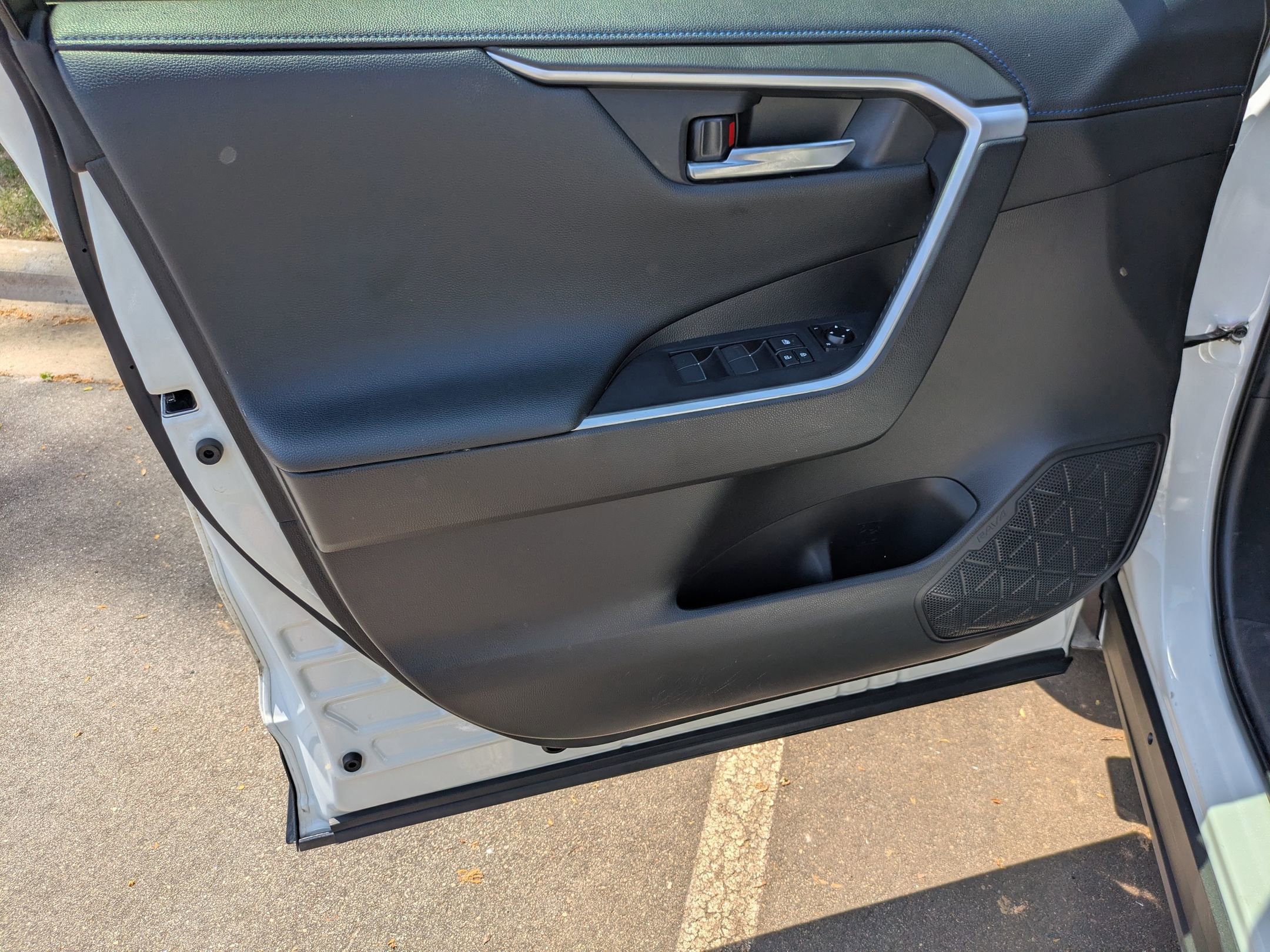 Used 2020 Toyota RAV4 XSE w/ XSE Grade Weather Package image 10