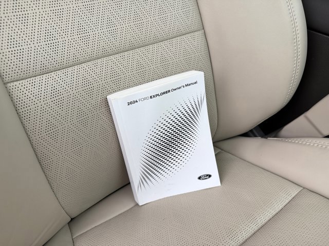 Certified 2024 Ford Explorer Platinum w/ Technology Package image 25