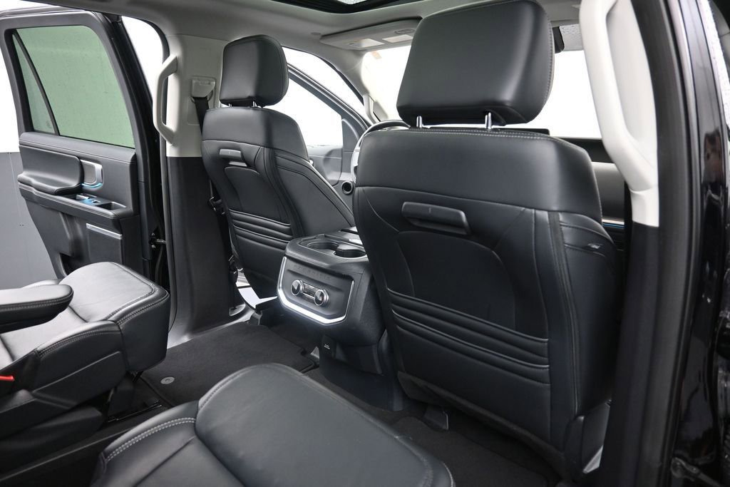 Certified 2025 Ford Expedition Platinum AWD/4WD image 10