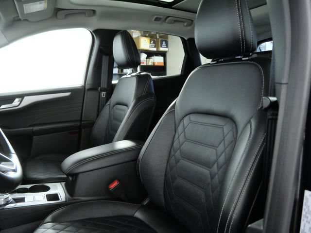 Certified 2023 Ford Escape Platinum w/ Premium Technology Package AWD/4WD image 15