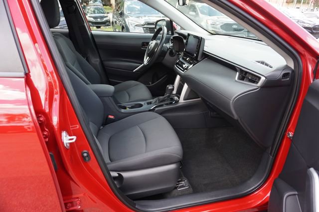 Used 2022 Toyota Corolla Cross LE w/ Moonroof Package FWD image 3