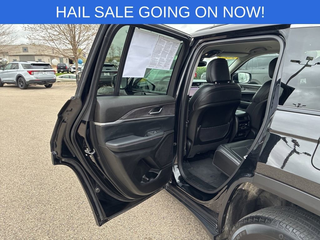 Used 2023 Jeep Grand Cherokee Limited AWD/4WD image 34