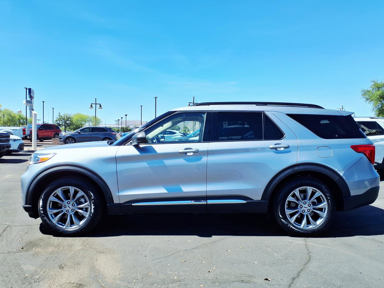 Certified 2022 Ford Explorer XLT w/ Equipment Group 202A image 3