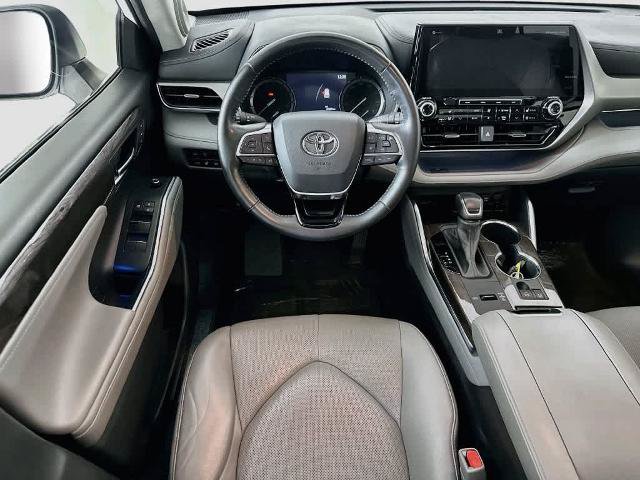 Used 2021 Toyota Highlander Limited FWD image 10