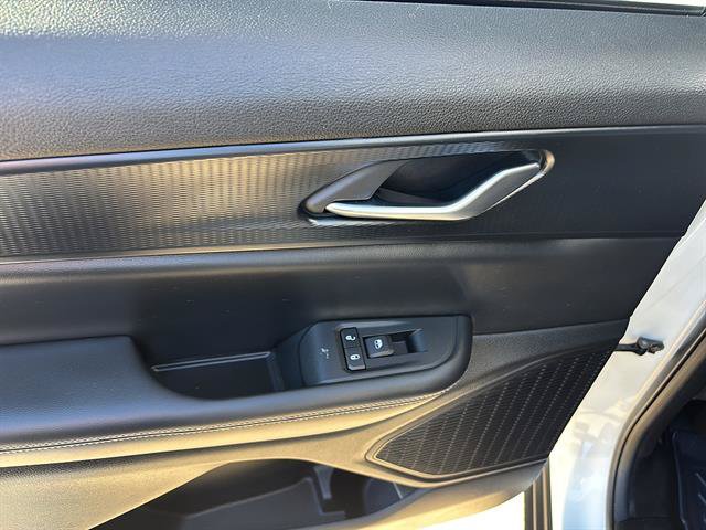 Used 2024 Jeep Grand Cherokee L Altitude AWD/4WD image 17
