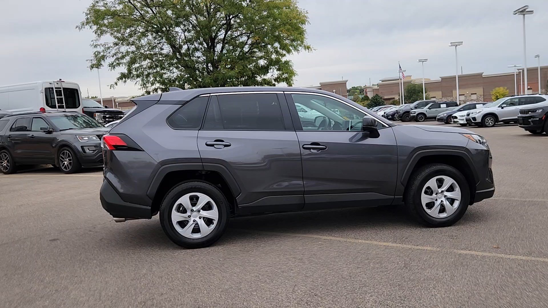Used 2025 Toyota RAV4 LE AWD/4WD image 13