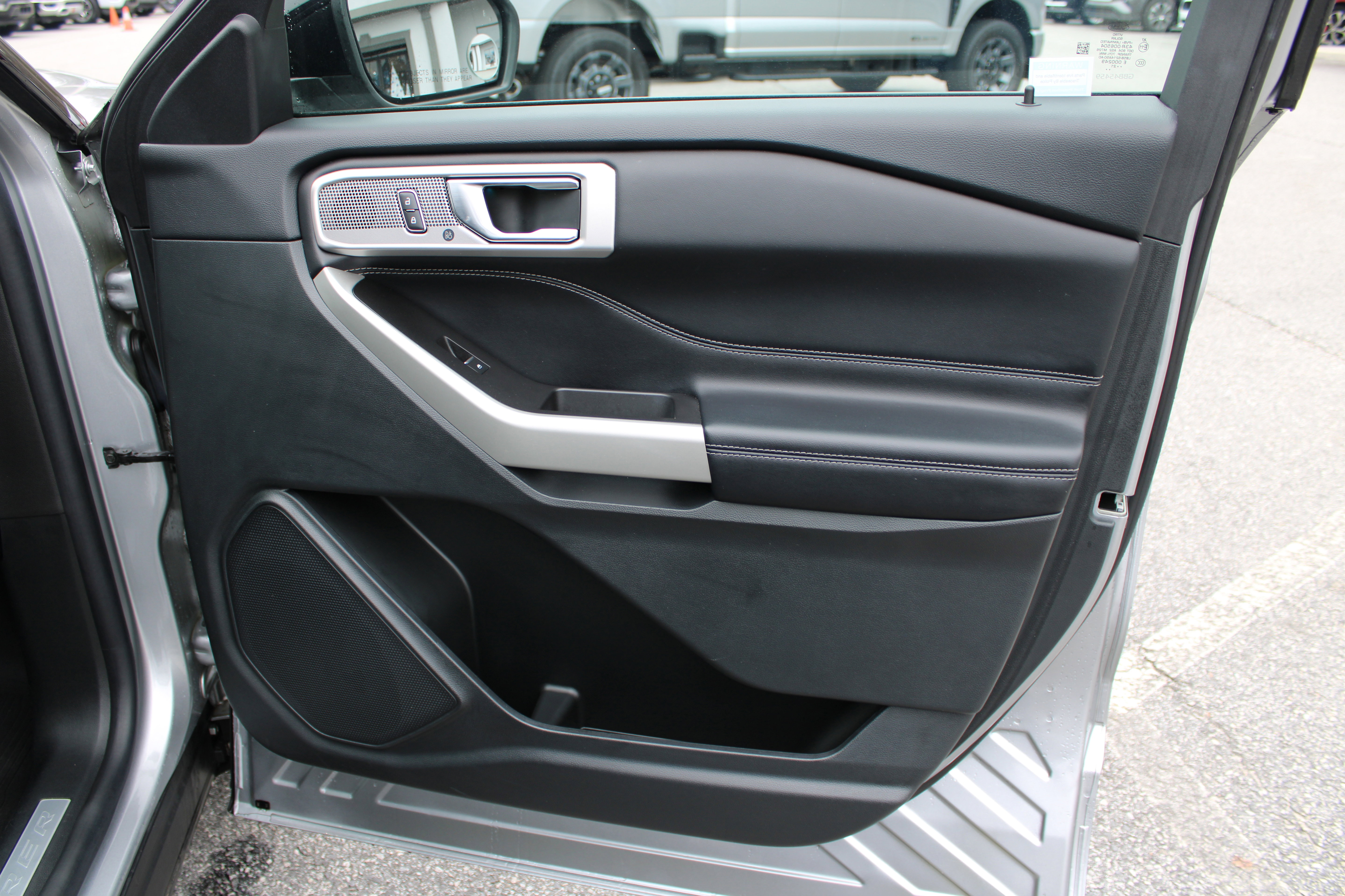 Certified 2021 Ford Explorer Limited w/ Equipment Group 301A image 18