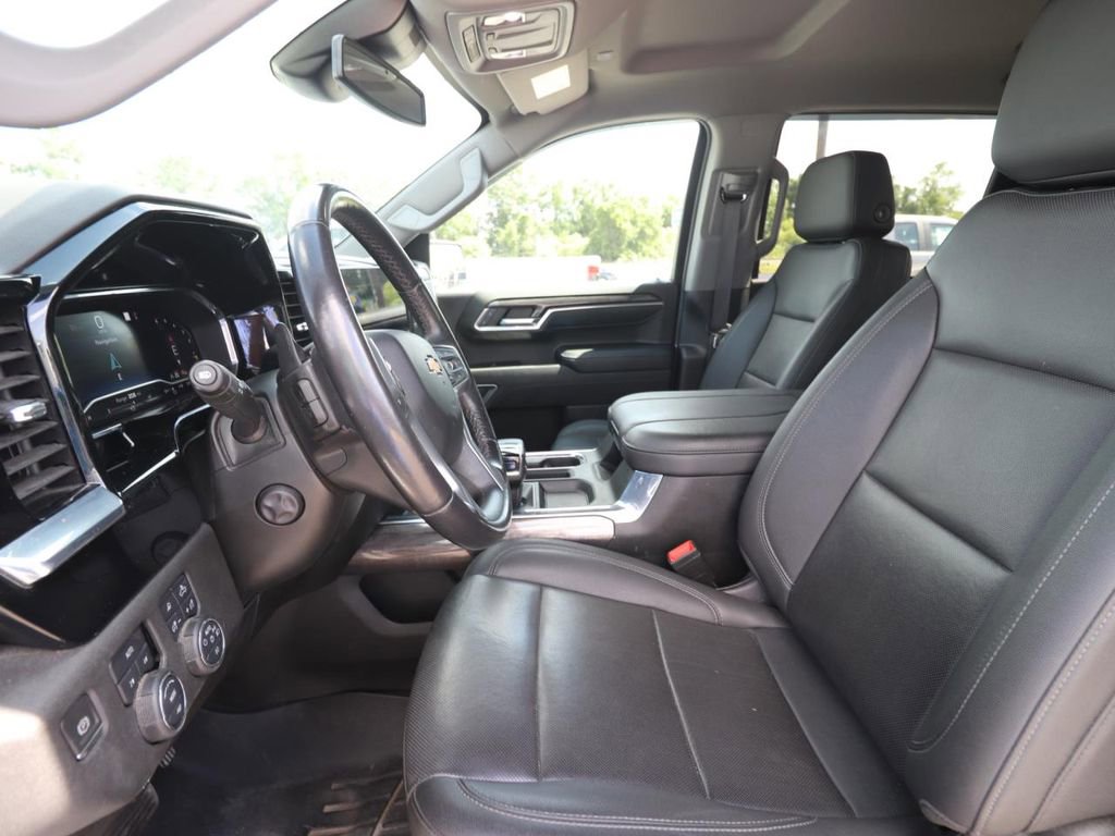 Used 2023 Chevrolet Silverado 1500 LTZ AWD/4WD image 2