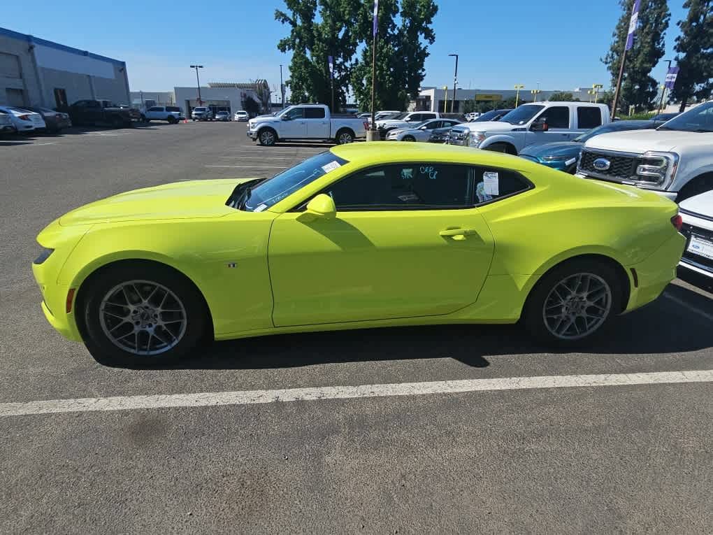 Used 2019 Chevrolet Camaro LT RWD image 5