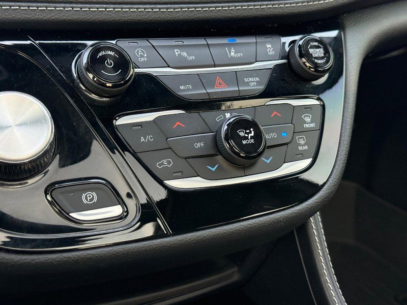 Used 2023 Chrysler Pacifica Limited w/ S Appearance Package image 22