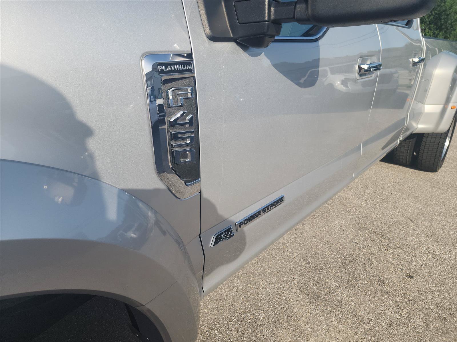Certified 2019 Ford F450 Platinum w/ Platinum Ultimate Package AWD/4WD image 10