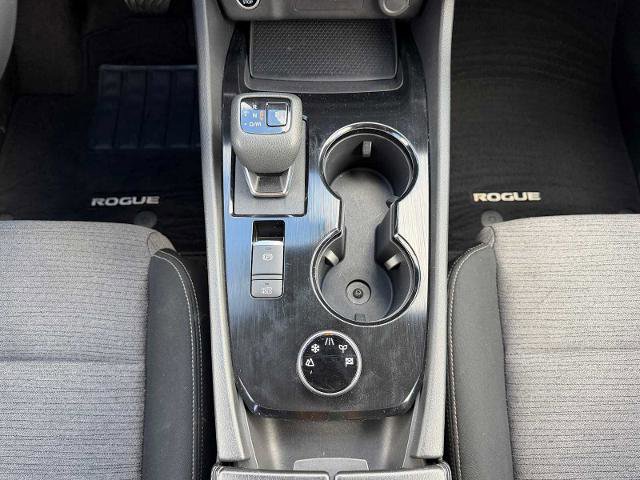 Used 2023 Nissan Rogue SV image 17