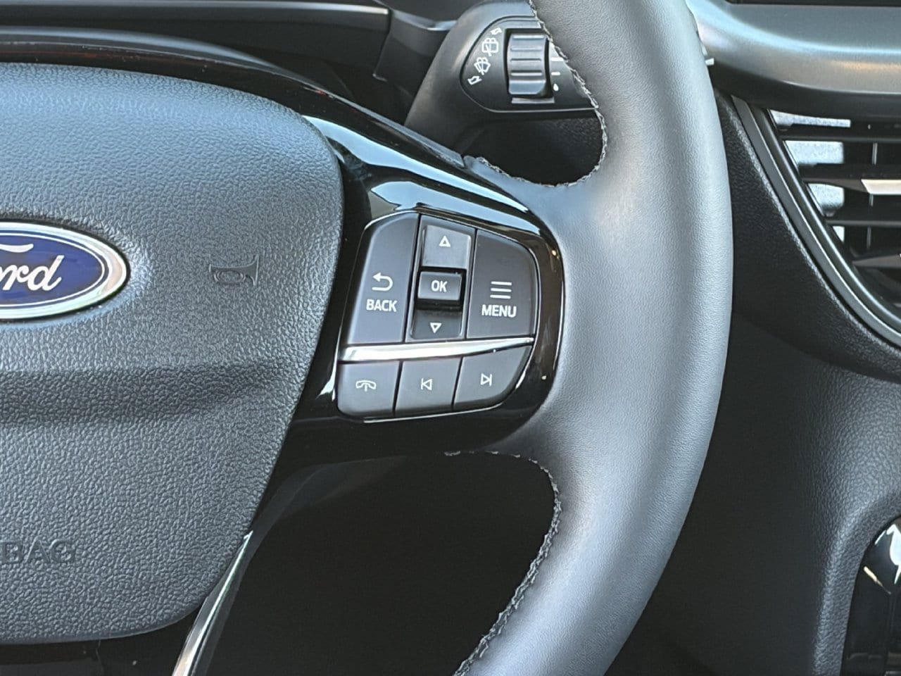 Certified 2026 Ford Escape SE FWD image 21