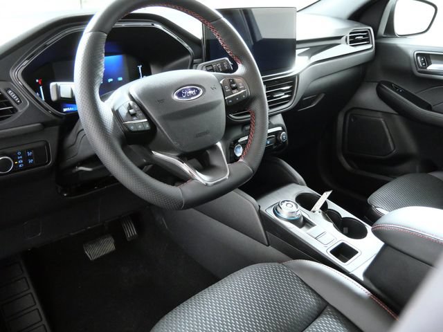 Certified 2025 Ford Escape ST-Line w/ Tech Pack #1 AWD/4WD image 4