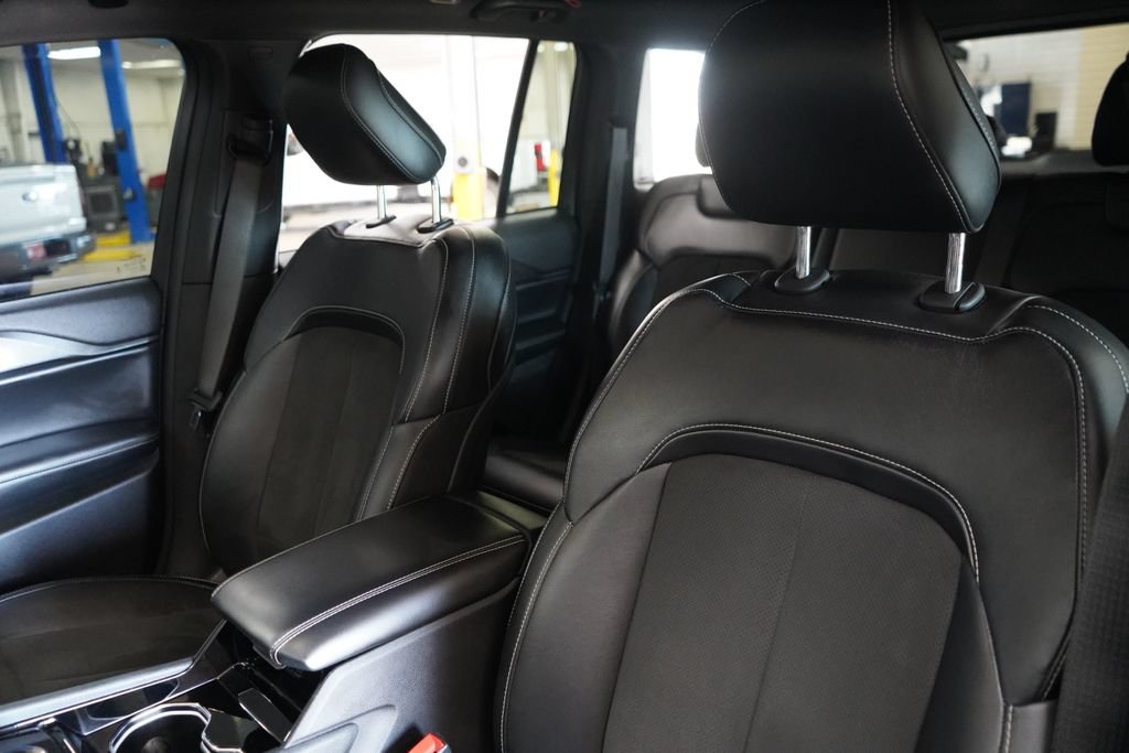 Used 2022 Jeep Grand Cherokee Altitude AWD/4WD image 19