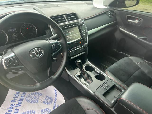 Used 2017 Toyota Camry XSE w/ Moonroof Package FWD image 11