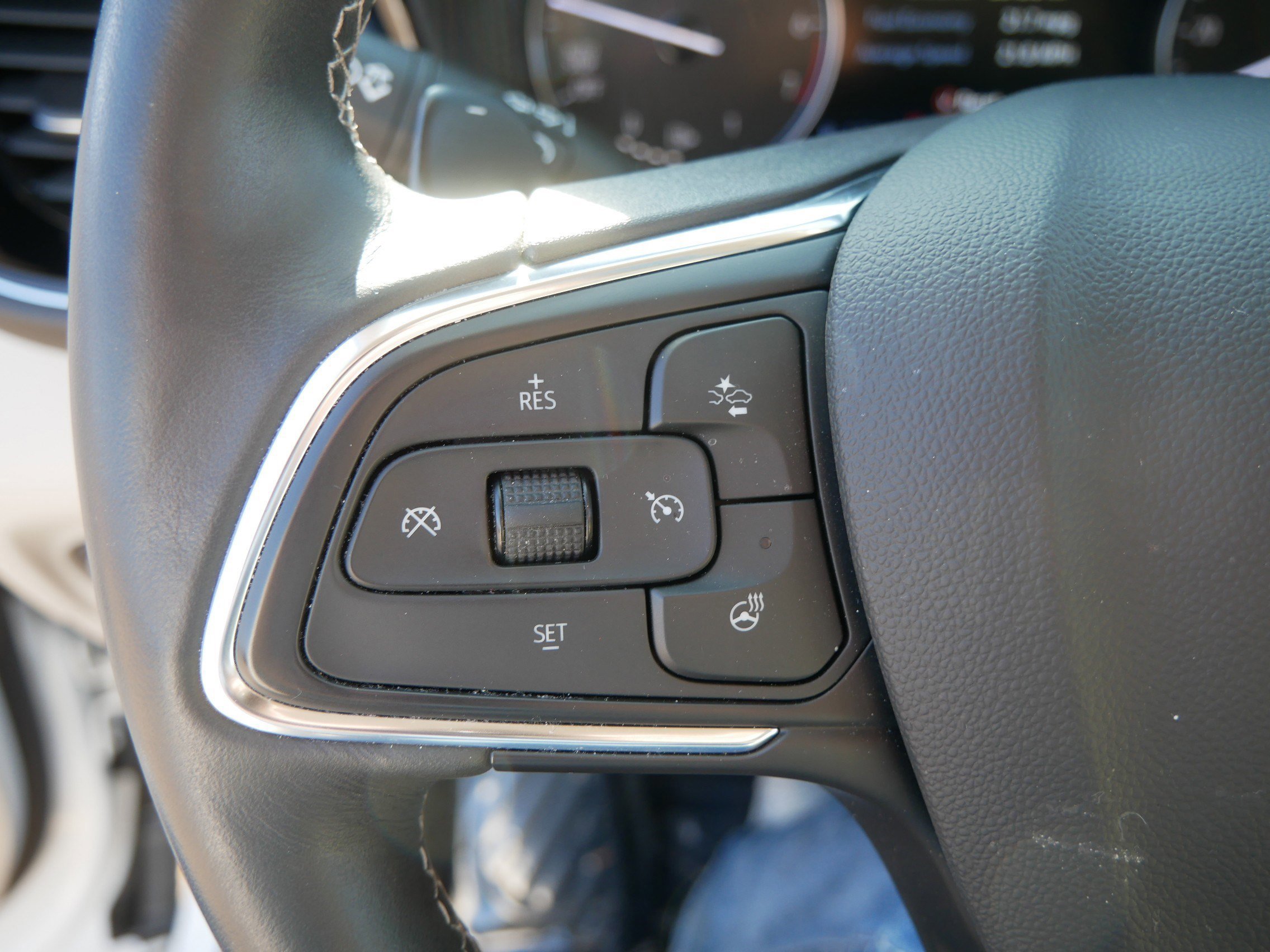 Used 2022 Buick Envision Avenir w/ Technology Package II image 33