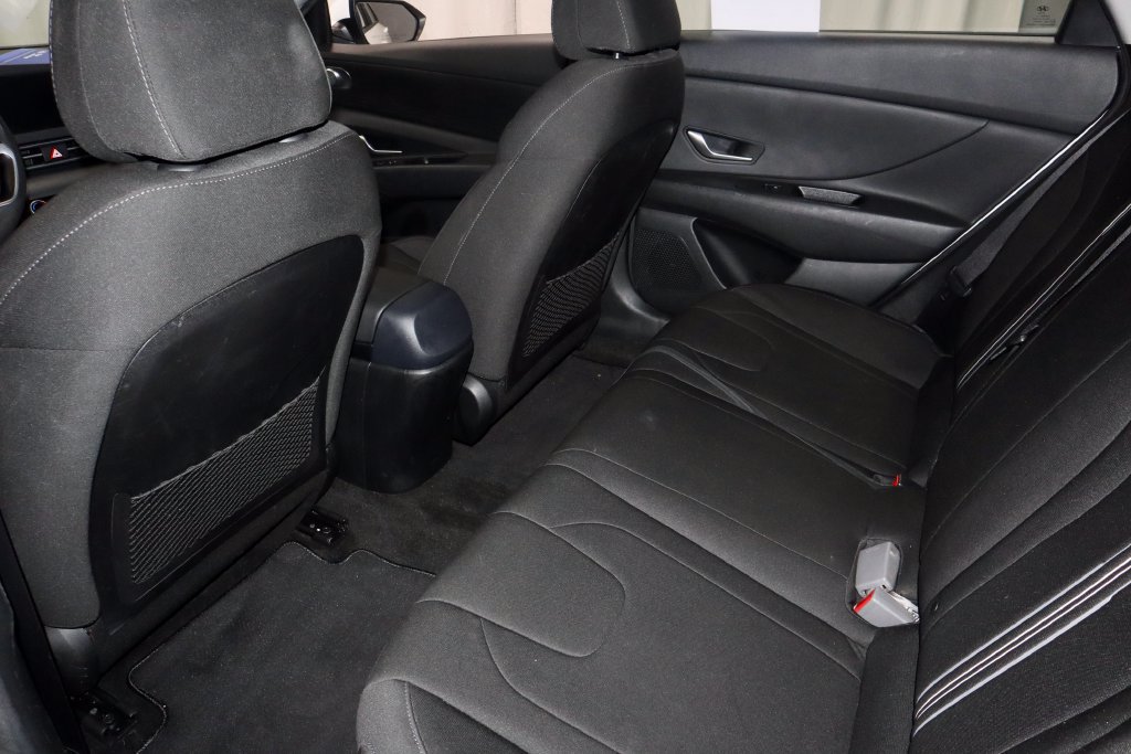 Used 2022 Hyundai Elantra SEL FWD image 19