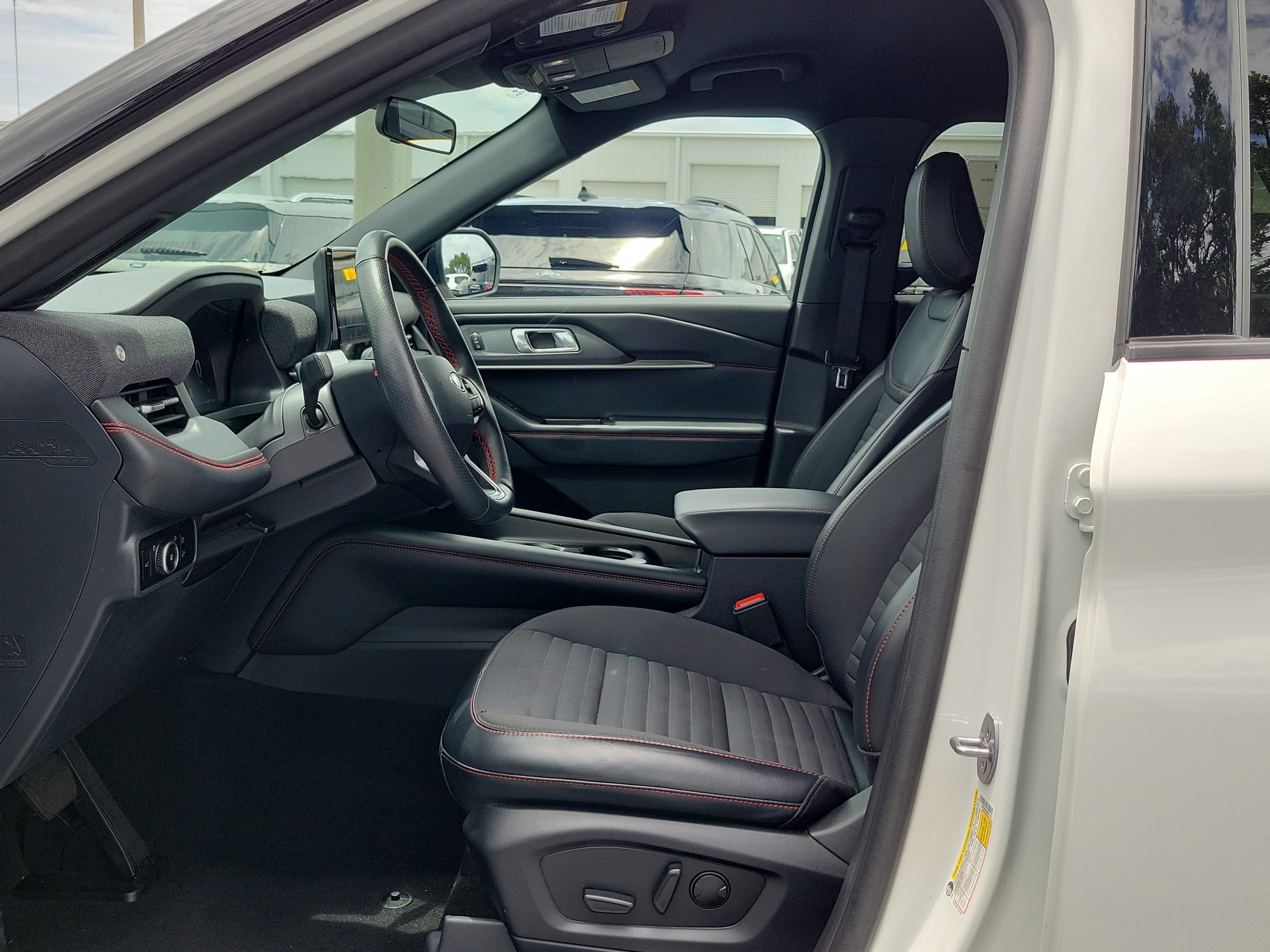 Certified 2025 Ford Explorer ST-Line AWD/4WD image 22