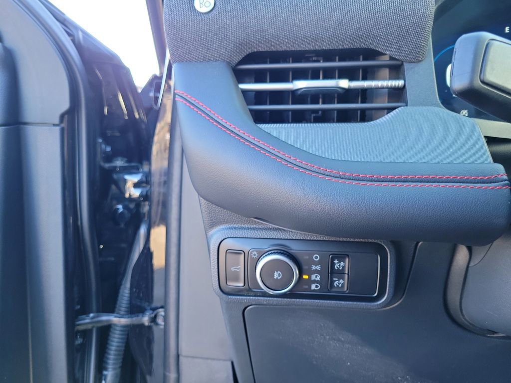 Certified 2025 Ford Explorer ST-Line w/ Premium Package image 21