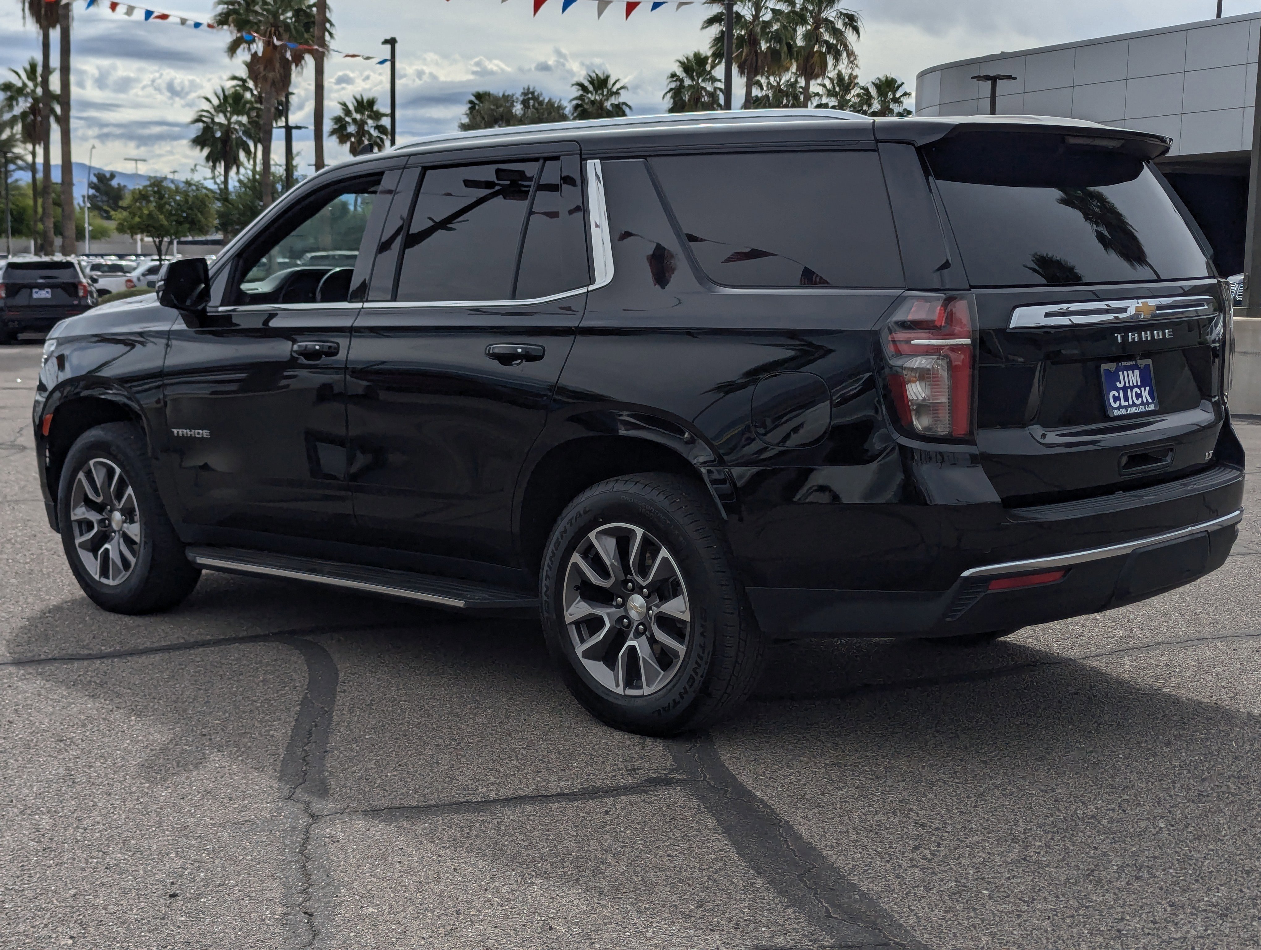 Used 2022 Chevrolet Tahoe LT w/ Luxury Package image 2