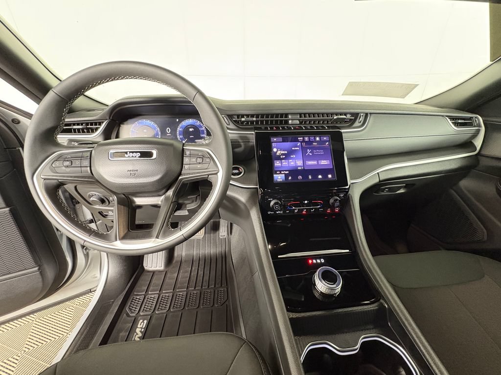 Used 2025 Jeep Grand Cherokee L Laredo RWD image 7