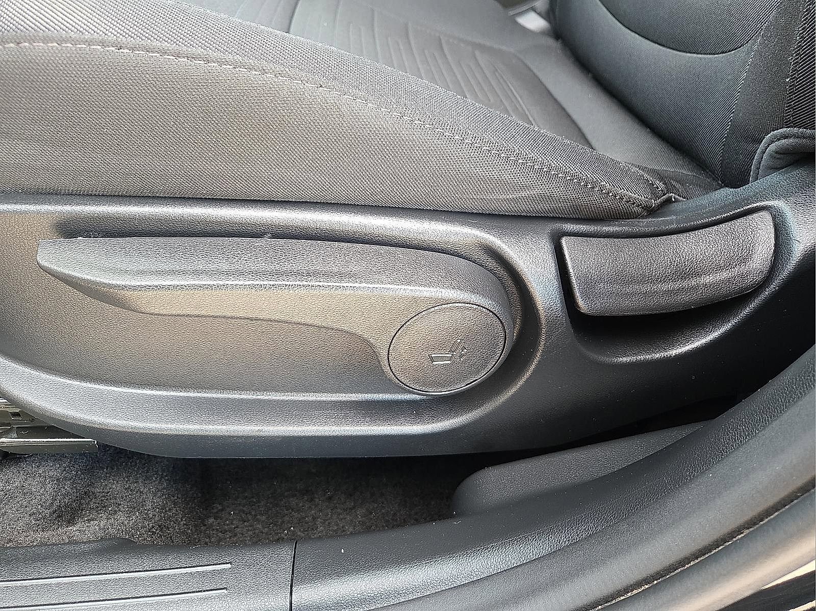 Used 2025 Hyundai Santa Cruz SE image 14