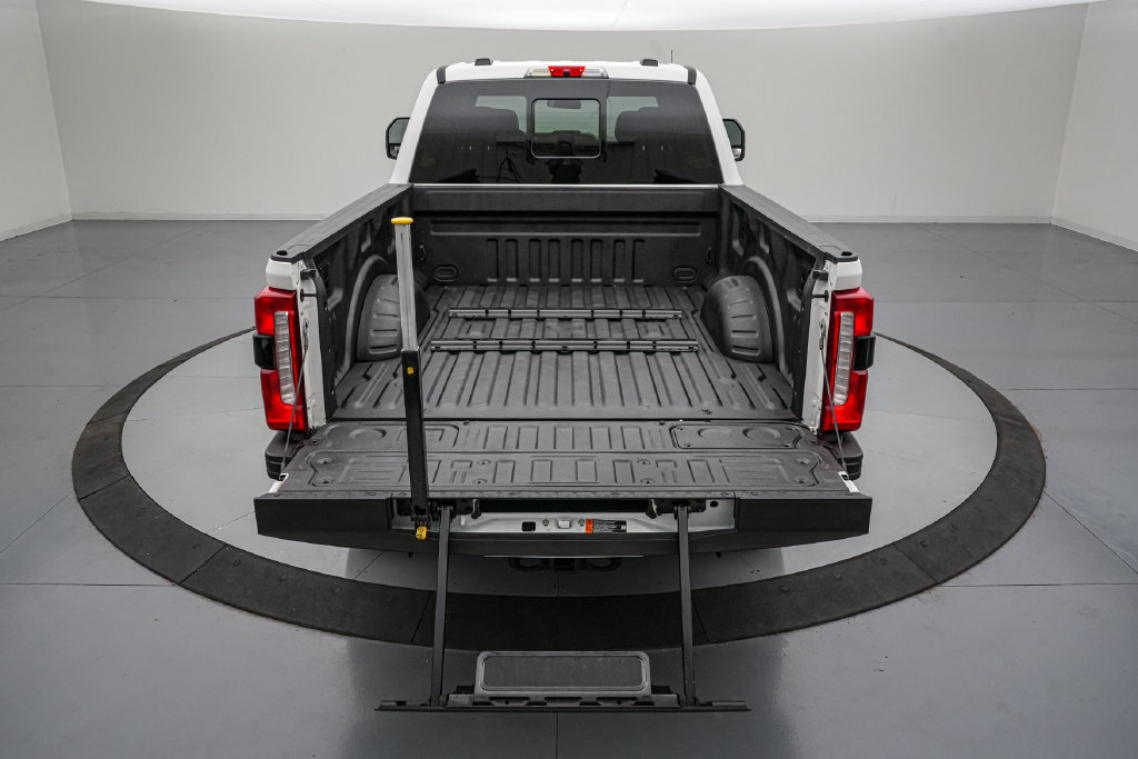 Certified 2025 Ford F250 King Ranch w/ FX4 Off-Road Package AWD/4WD image 6