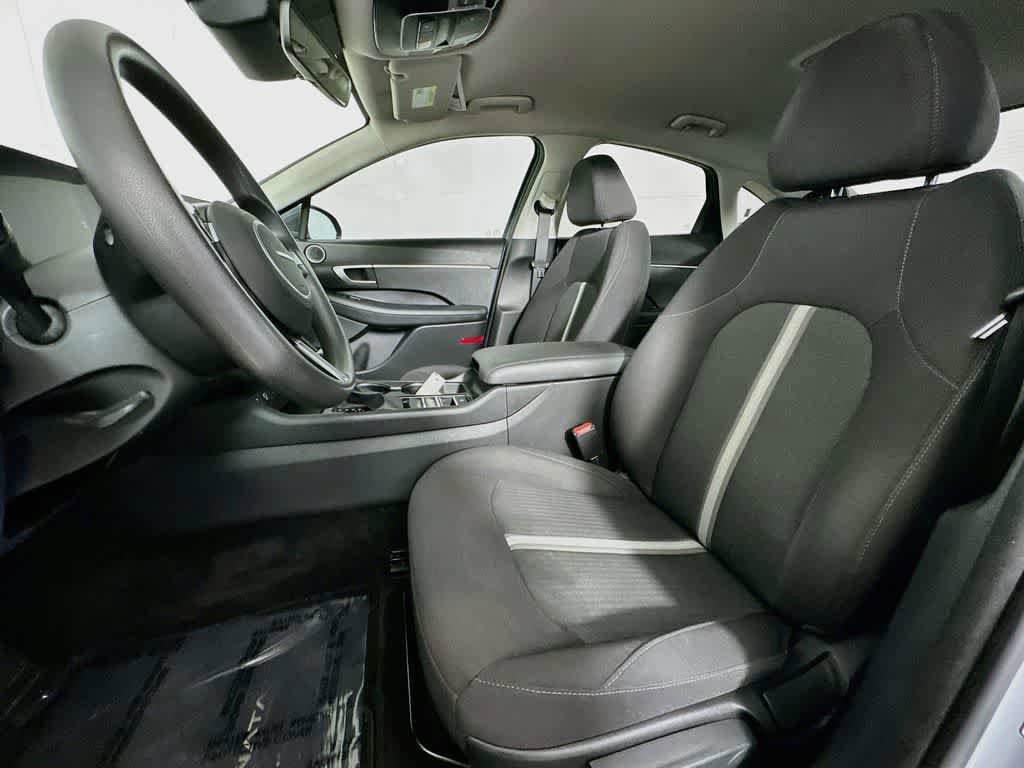 Used 2025 Hyundai Sonata SE FWD image 14