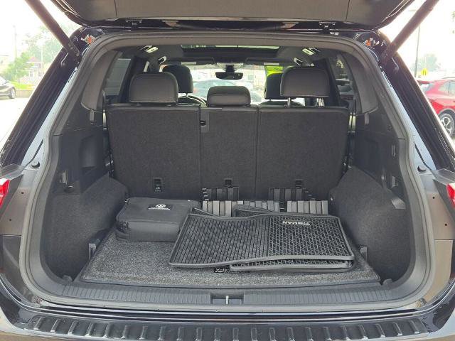 Used 2023 Volkswagen Tiguan SEL R-Line image 17