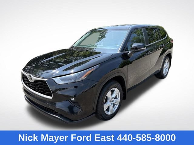 Used 2023 Toyota Highlander LE AWD/4WD image 3