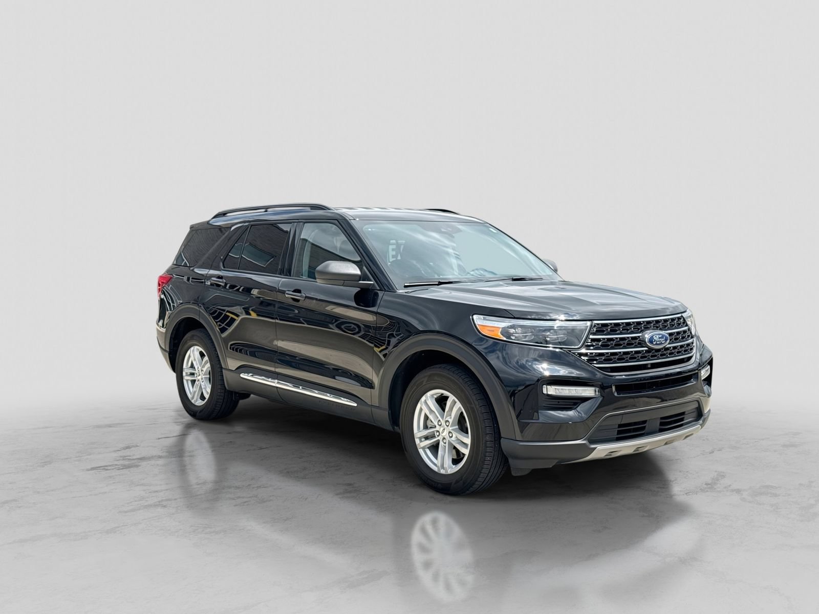 Certified 2023 Ford Explorer XLT w/ Equipment Group 202A AWD/4WD image 10