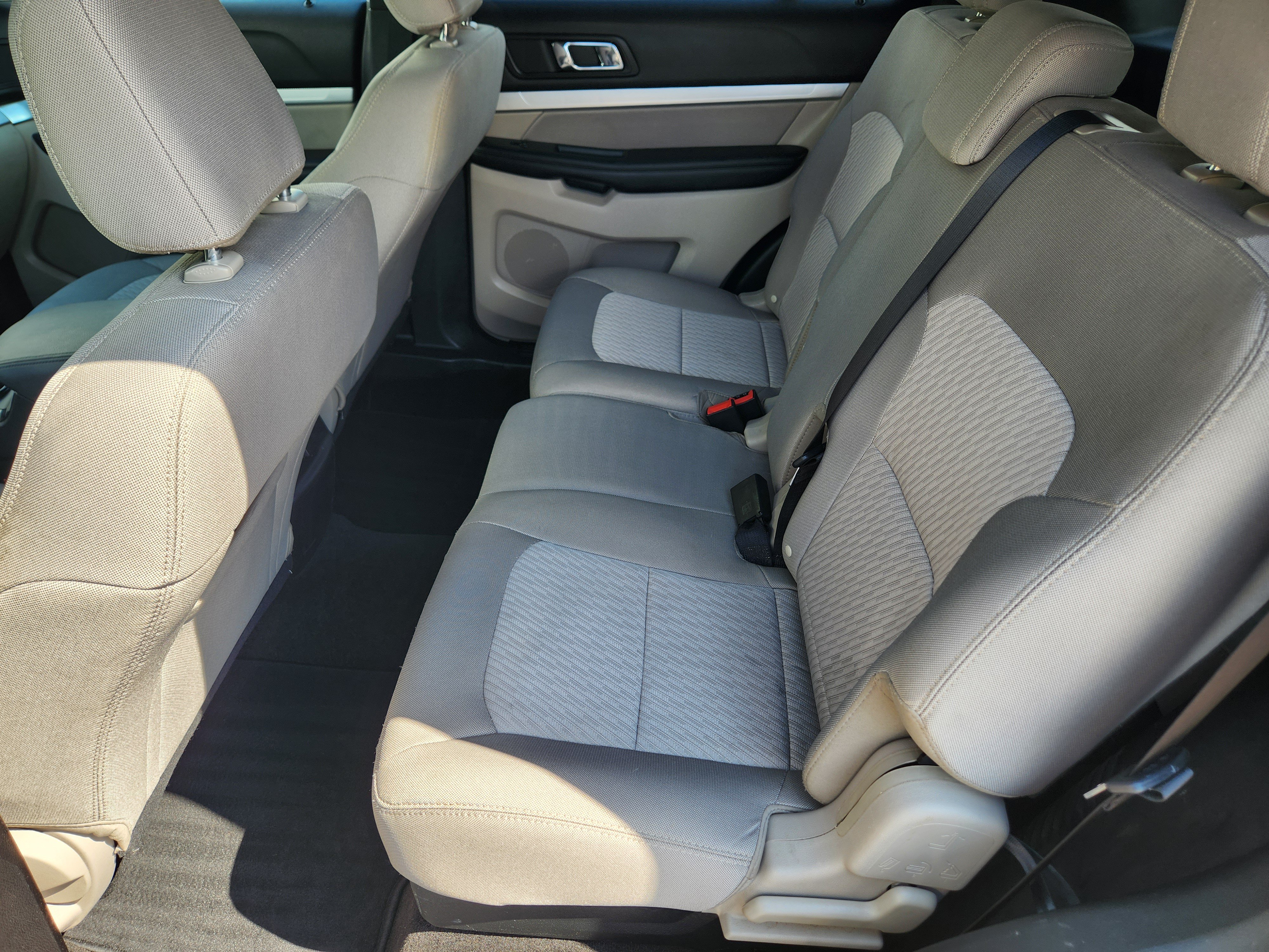 Certified 2018 Ford Explorer FWD image 22