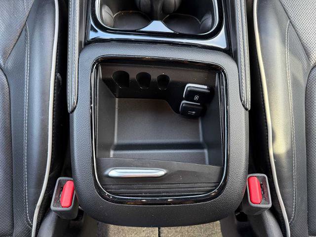 Used 2025 Chrysler Pacifica Limited image 21