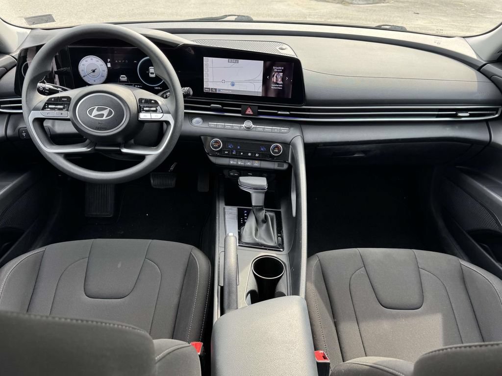 Used 2024 Hyundai Elantra SEL FWD image 2