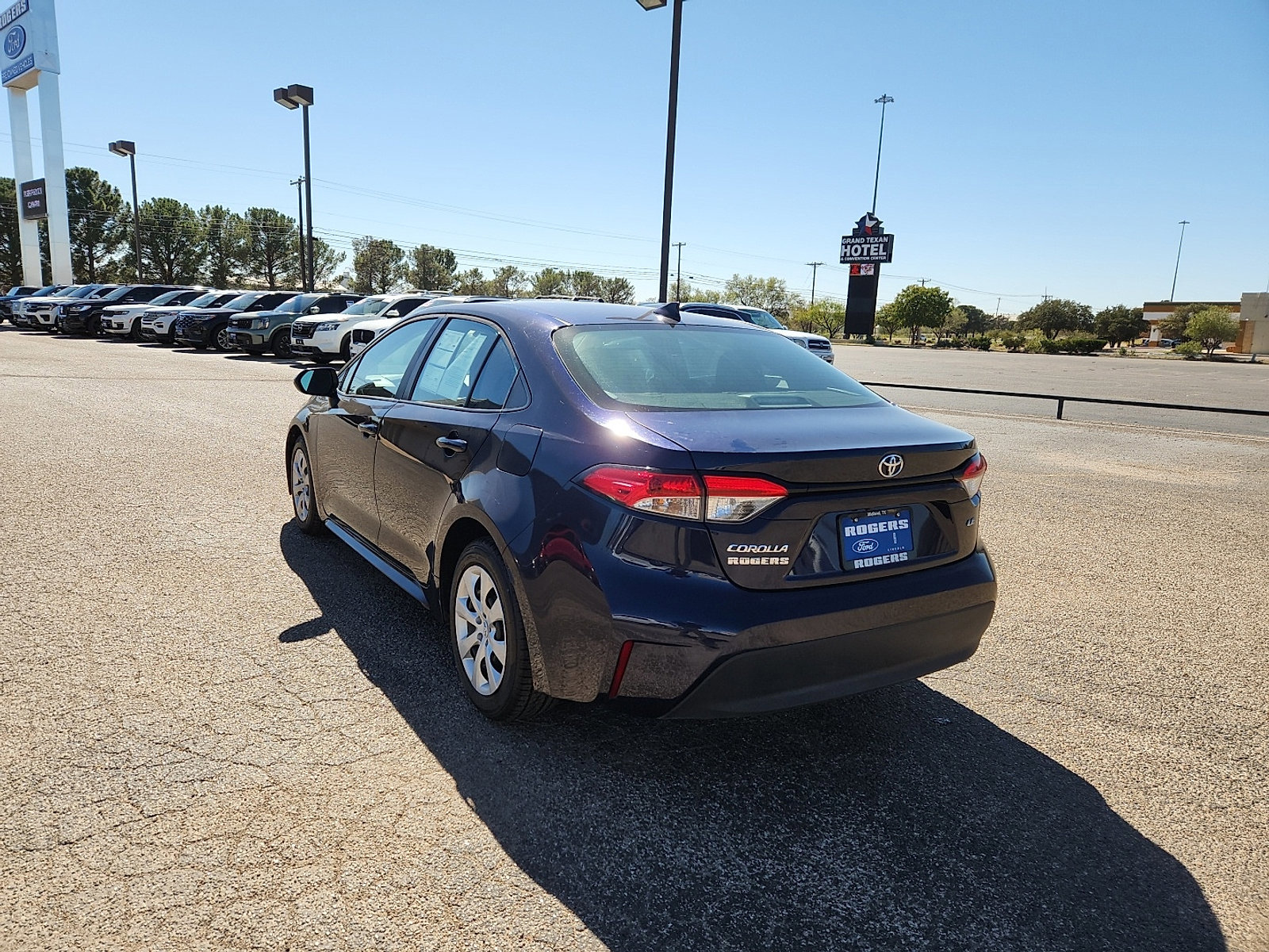 Used 2023 Toyota Corolla LE image 3
