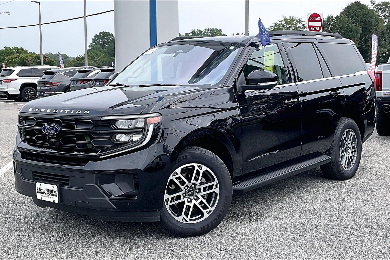 Certified 2025 Ford Expedition Active RWD image 3