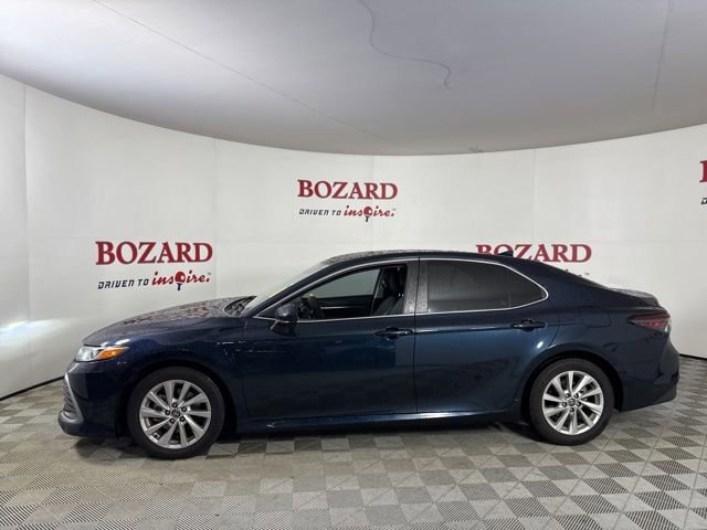 Used 2021 Toyota Camry LE image 5