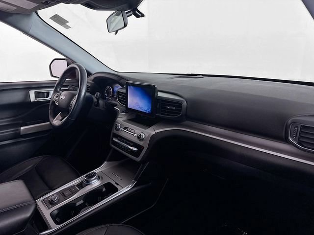Certified 2022 Ford Explorer XLT w/ Equipment Group 202A image 30