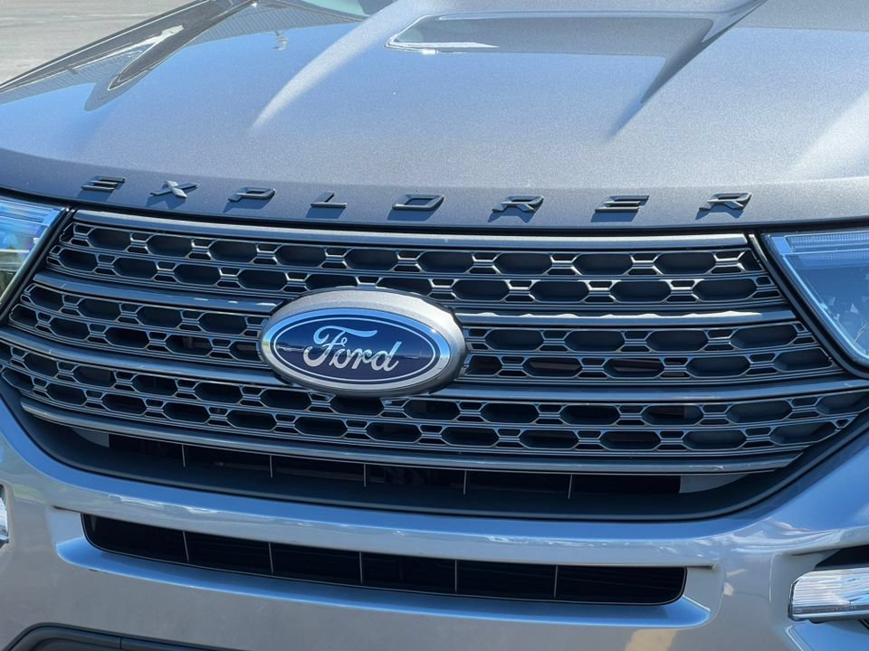 Certified 2023 Ford Explorer XLT w/ Equipment Group 202A AWD/4WD image 39