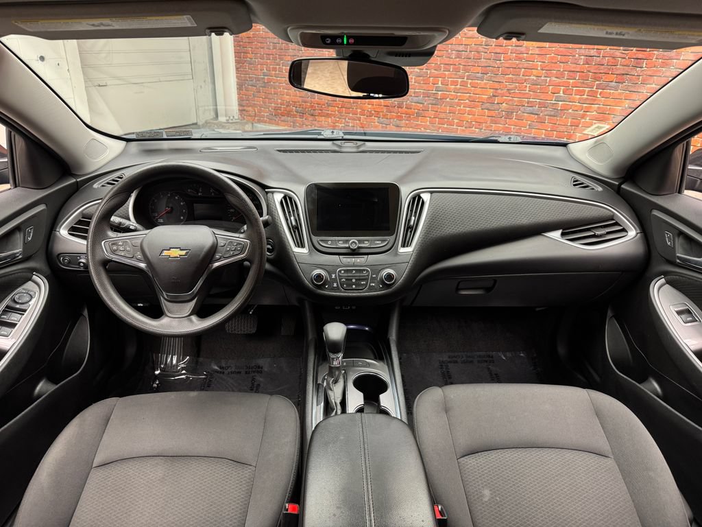 Used 2025 Chevrolet Malibu LT FWD image 12