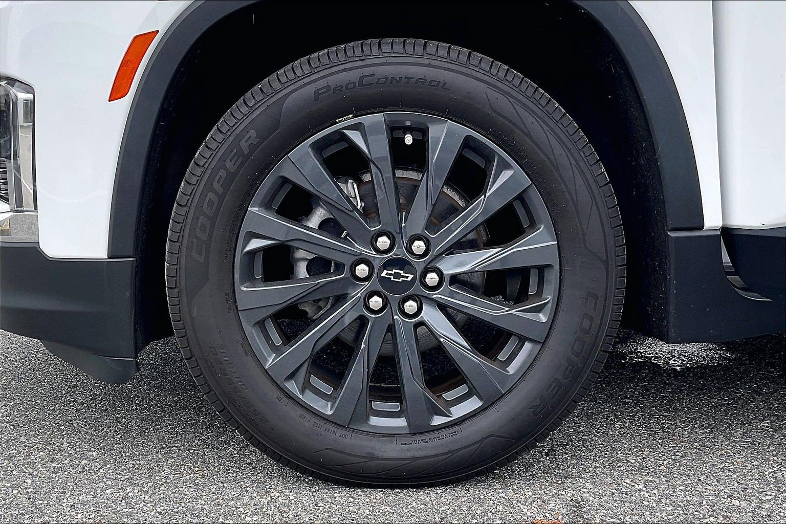 Used 2023 Chevrolet Traverse RS AWD/4WD image 9