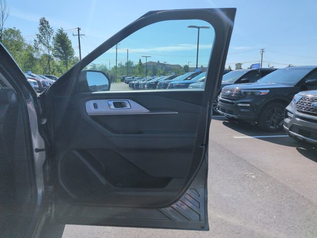 Certified 2025 Ford Explorer Active AWD/4WD image 17