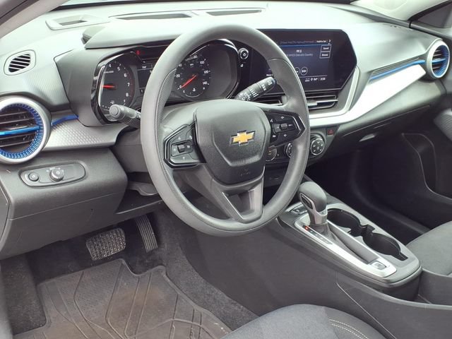 Used 2024 Chevrolet Trax LS w/ LS Convenience Package FWD image 17