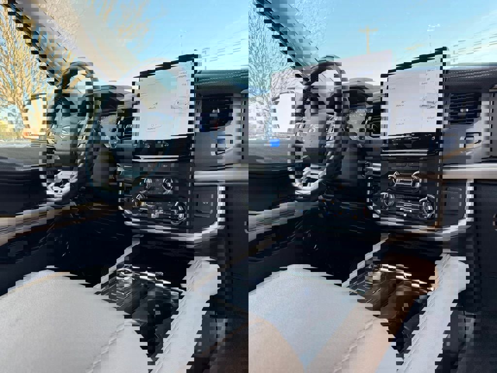 Certified 2024 Ford Expedition XLT image 20