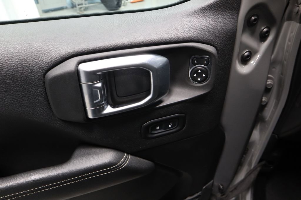 Used 2023 Jeep Wrangler Unlimited Sahara AWD/4WD image 23