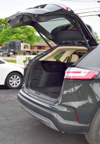 Certified 2024 Ford Edge SEL w/ Convenience Package AWD/4WD image 9