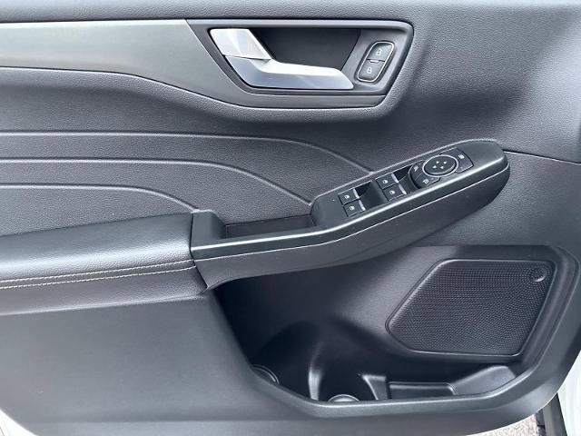 Certified 2025 Ford Escape SE image 12